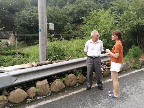 七月二十号  博彩公司
赴大明山触摸自然小分队  对大明山住民进行采访8