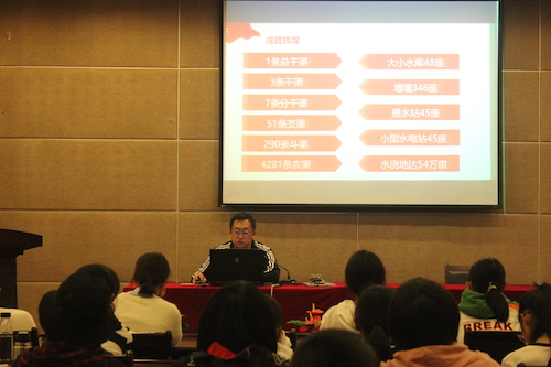 张书记讲解红旗渠辉煌成就