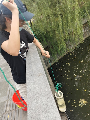 6月30日 全球最大博彩公司排名
 “绿之翼”就校园周边水域水质检测小分队 A区水样采集1
