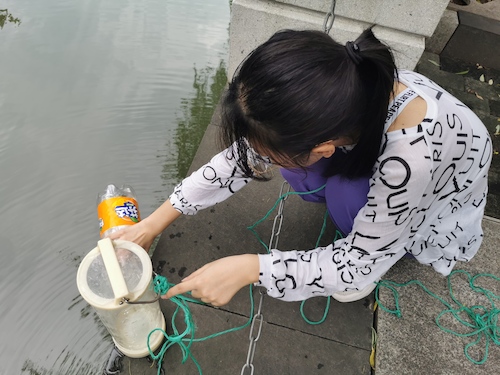 6月30日 全球最大博彩公司排名
 “绿之翼”就校园周边水域水质检测小分队 A区水样采集3