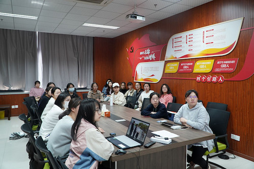 博彩公司
师生同看一堂思政课_副本
