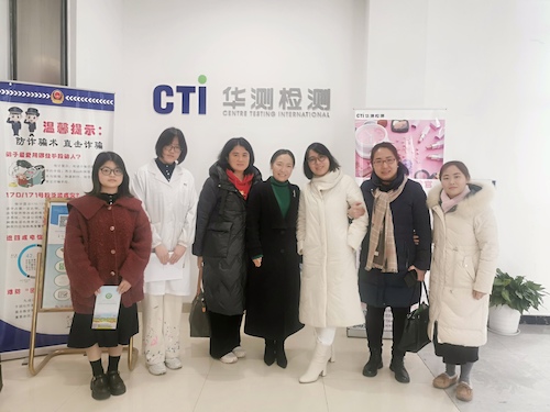 博彩公司
一行与华测检测章总合影